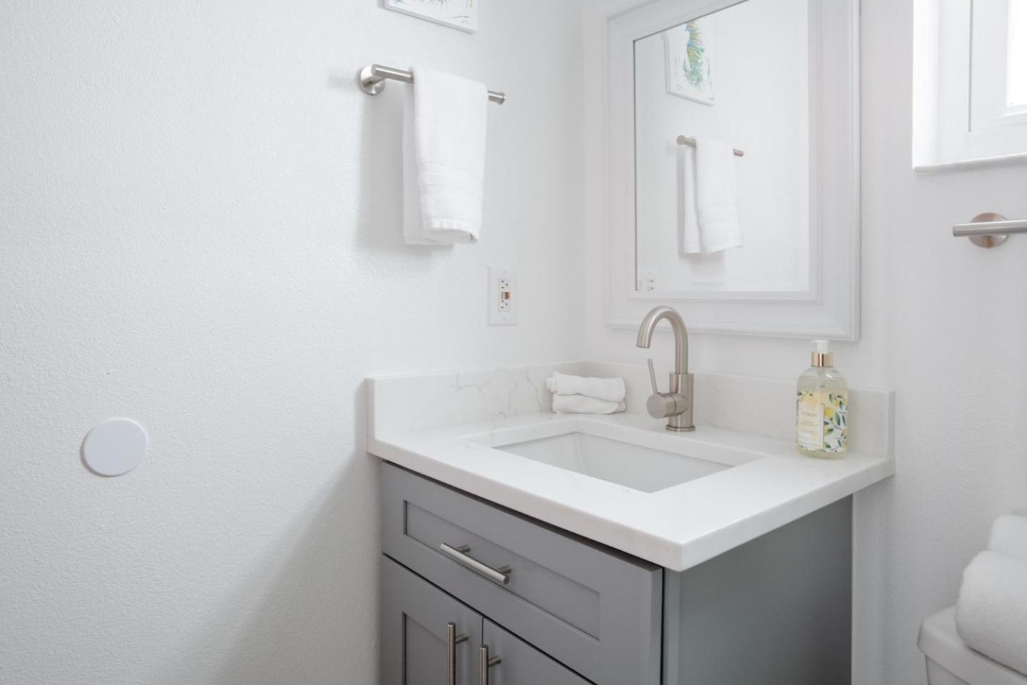 Walk Everywhere! 1-Bedroom Gem In Downtown Hub New Port Richey Extérieur photo