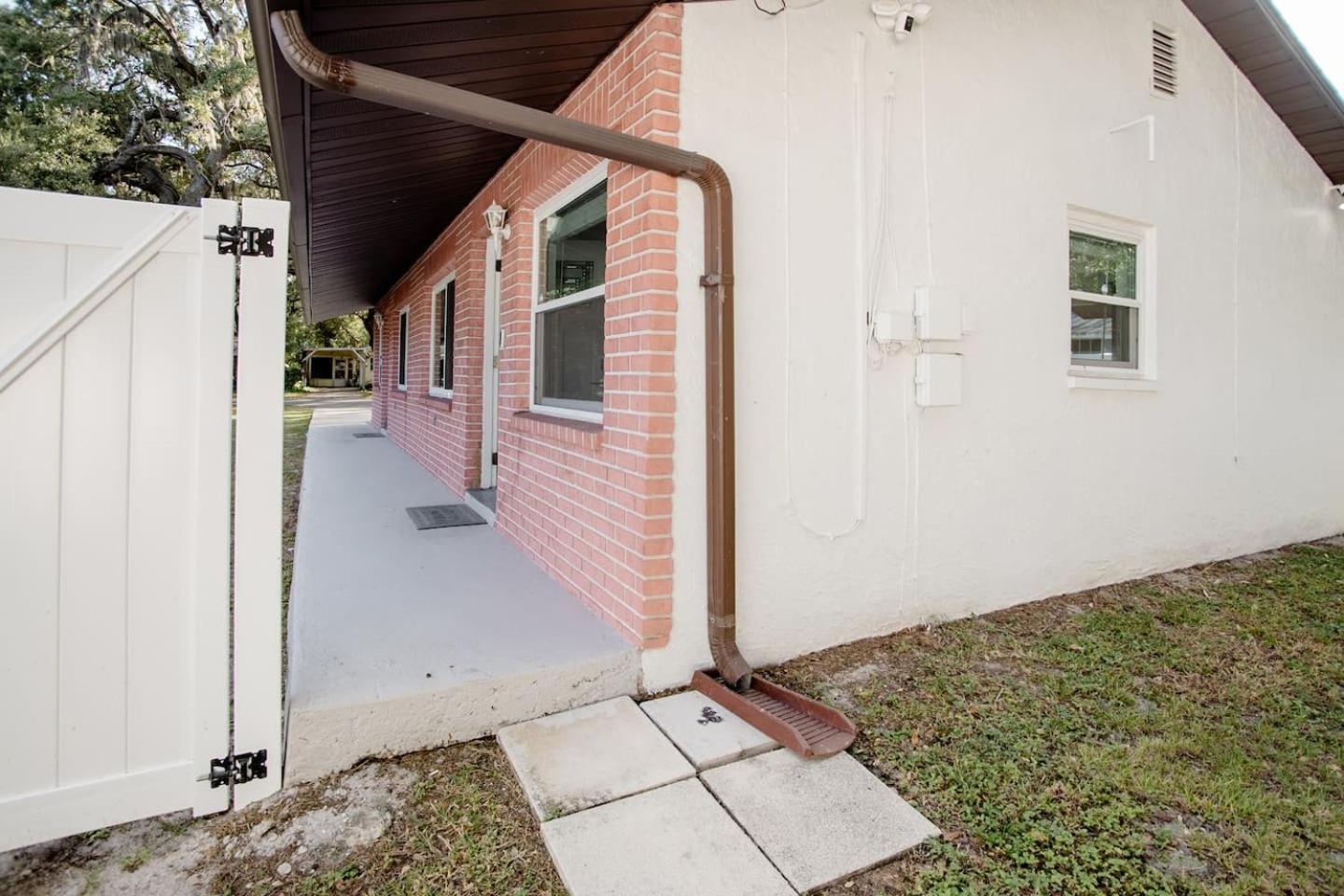 Walk Everywhere! 1-Bedroom Gem In Downtown Hub New Port Richey Extérieur photo