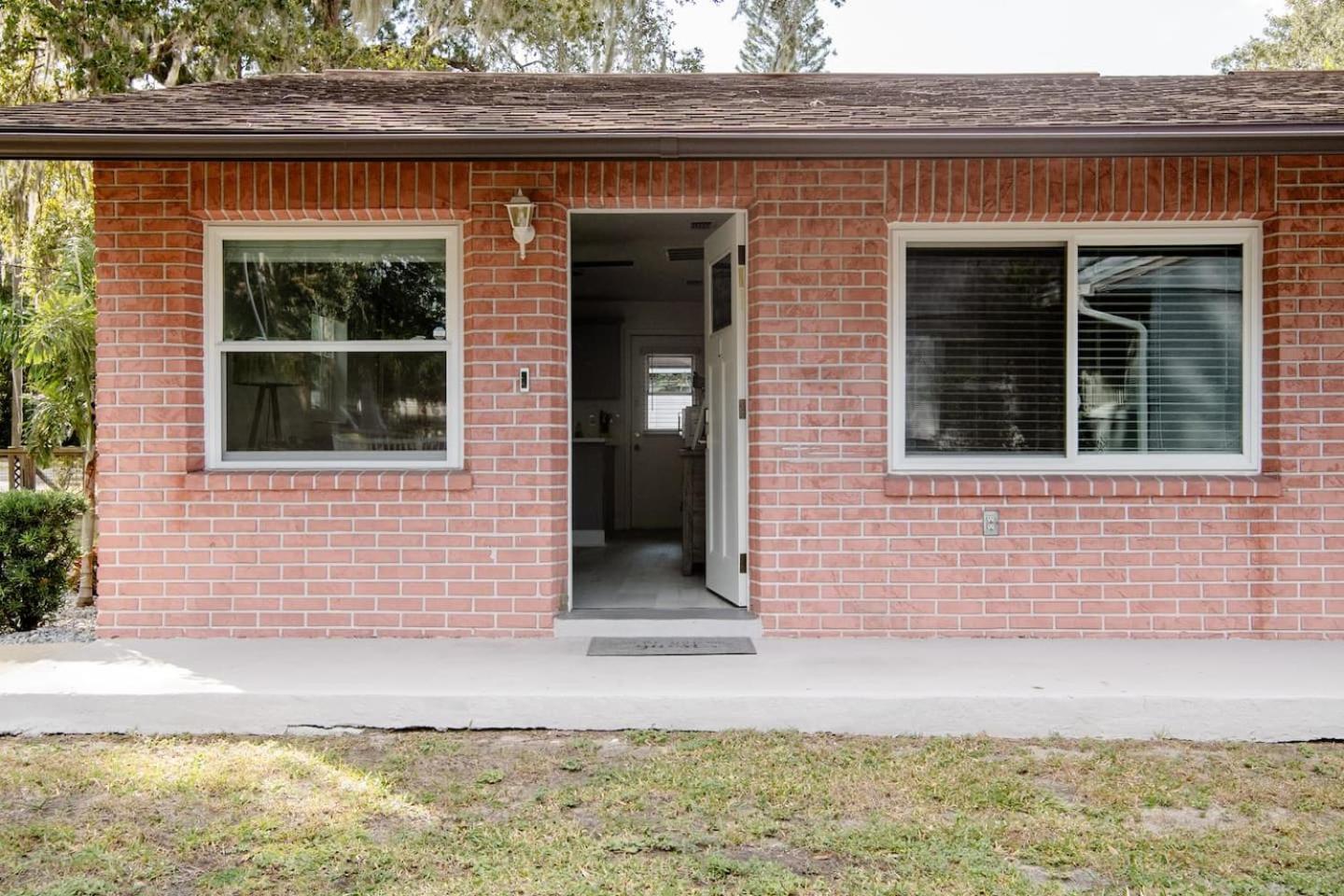 Walk Everywhere! 1-Bedroom Gem In Downtown Hub New Port Richey Extérieur photo