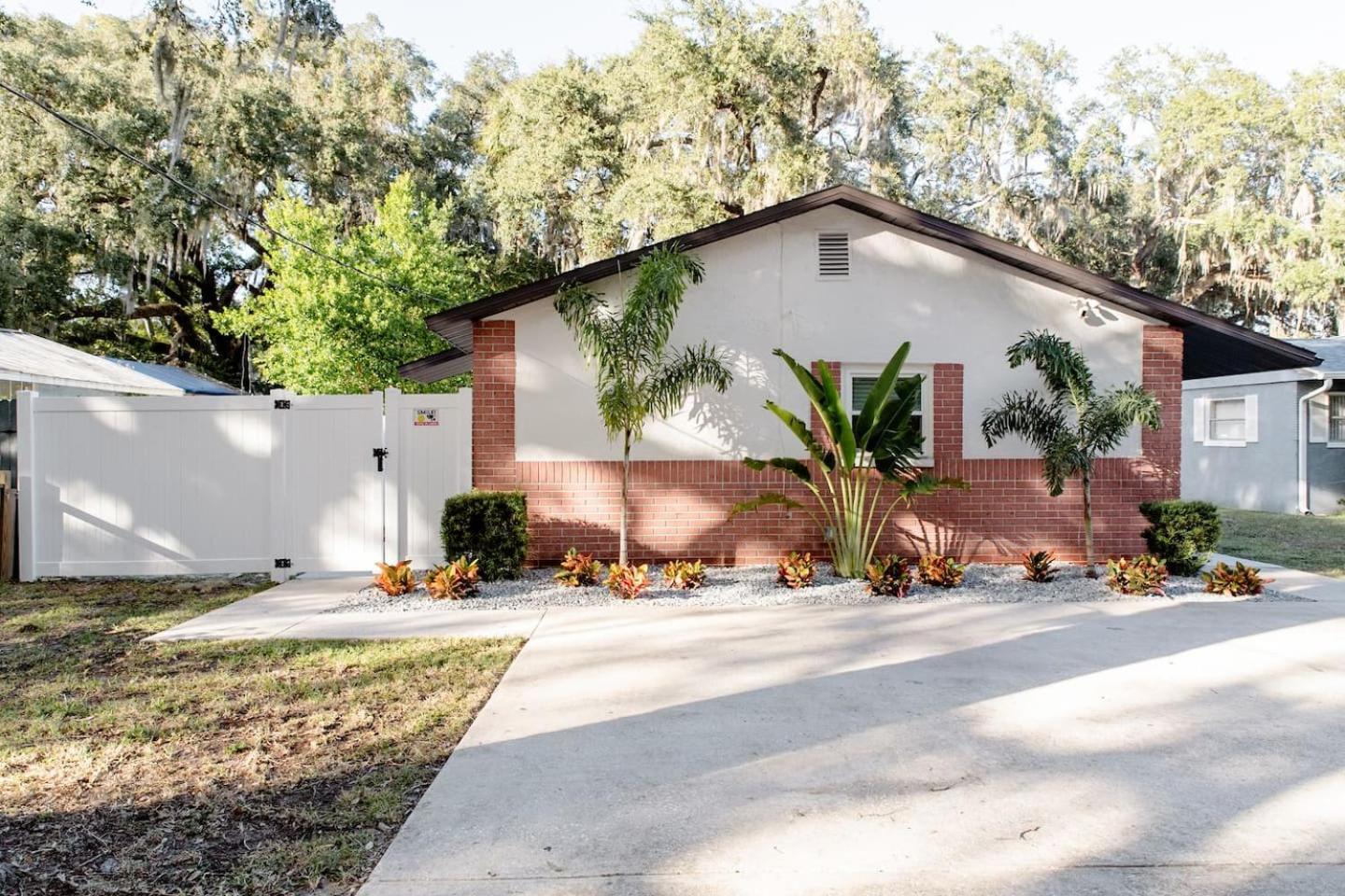 Walk Everywhere! 1-Bedroom Gem In Downtown Hub New Port Richey Extérieur photo